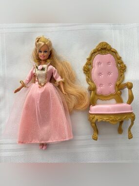 Barbie Mini Kingdom Princess and the Pauper Anneliese Doll and Throne 2005